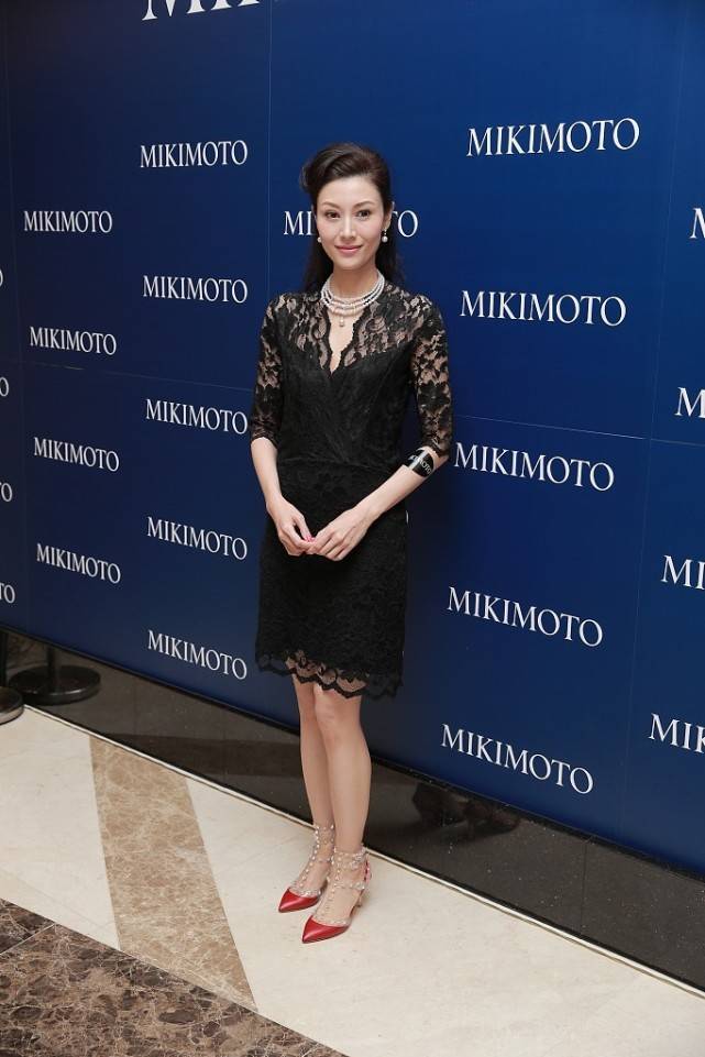 原创李嘉欣真是蕾丝穿搭的天花板小v领精致典雅淡妆也不差