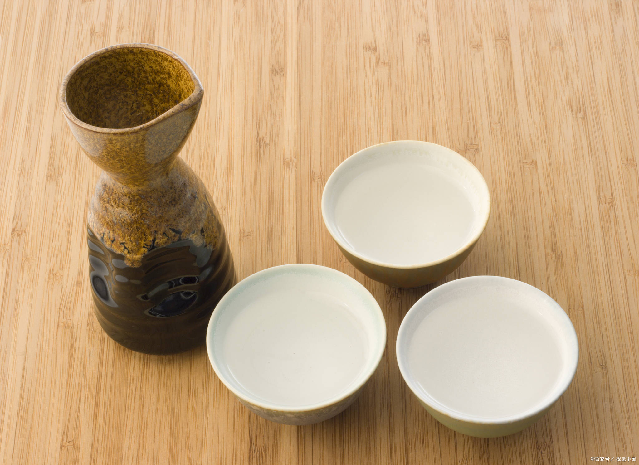 其白露酒是使用糯米高粱等酿成的,所以也常常被人称作为米酒,其米酒温