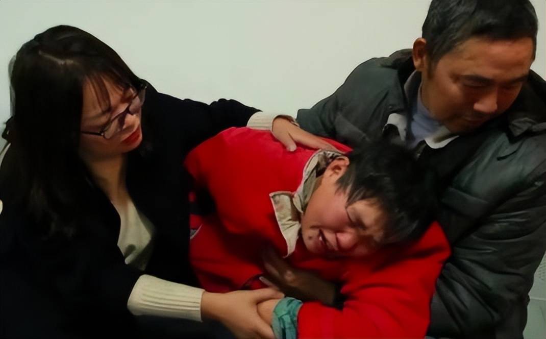 回顾婆媳争吵儿媳跳楼娘家人让婆婆背着儿媳围着火葬场转一圈