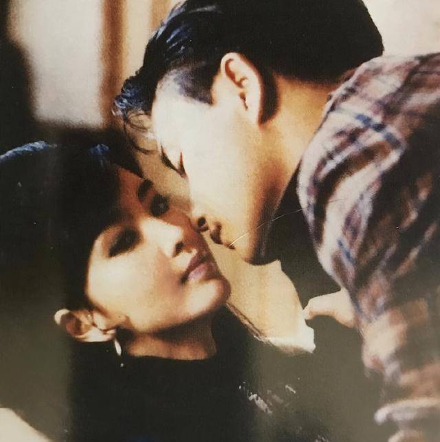 众星发文怀念张国荣周慧敏引回忆杀韩国男星也来蹭热度