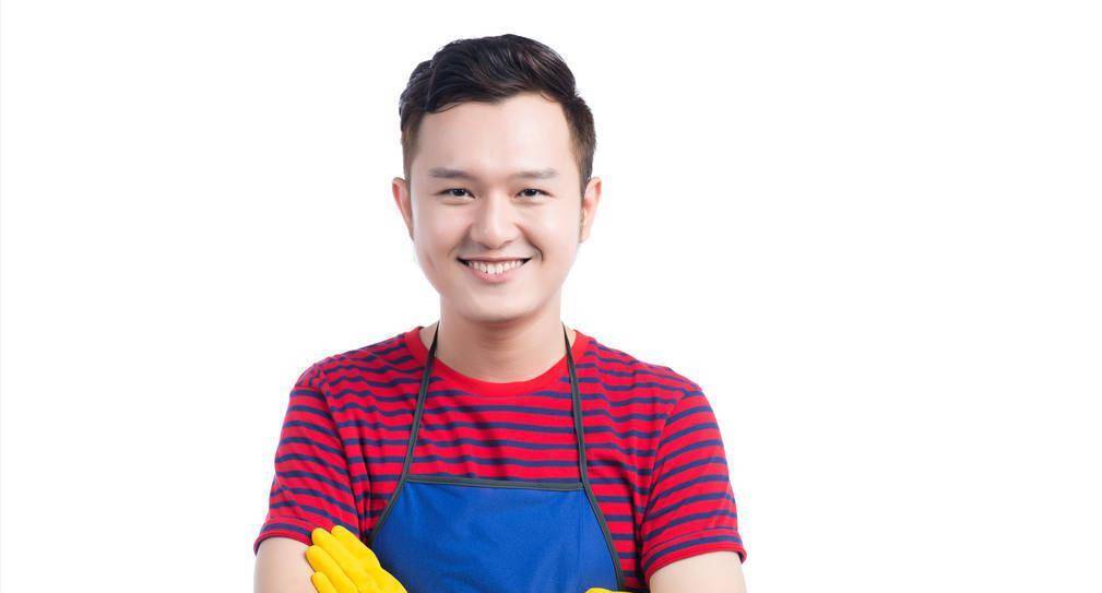 原创72岁大妈雇佣49岁男保姆男保姆加到1万也不做没尊严