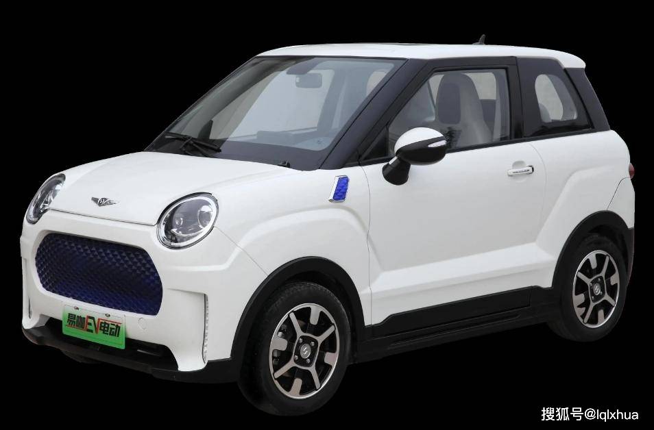 内饰方面,易咖kiki沿用了国际前沿流行的三大设计理念,采用环抱式内饰