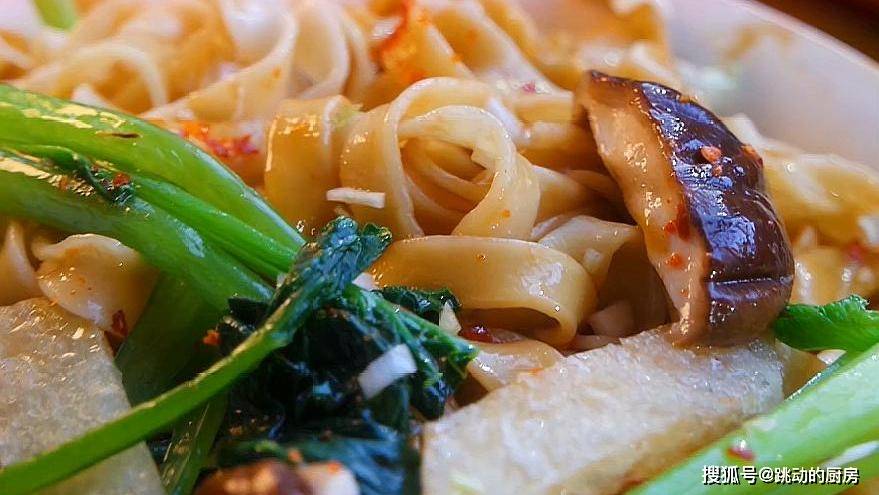 原创
想吃油泼面自己在家做,简单的食材,做出来正宗又好吃