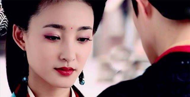 原创古装剧中女星眉心一点红杨幂仙气赵丽颖魅惑却输给了男人