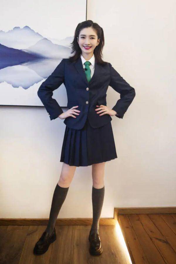 原创杨幂也太嫩了吧穿jk制服配芭比粉打底漫画身材羡煞旁人