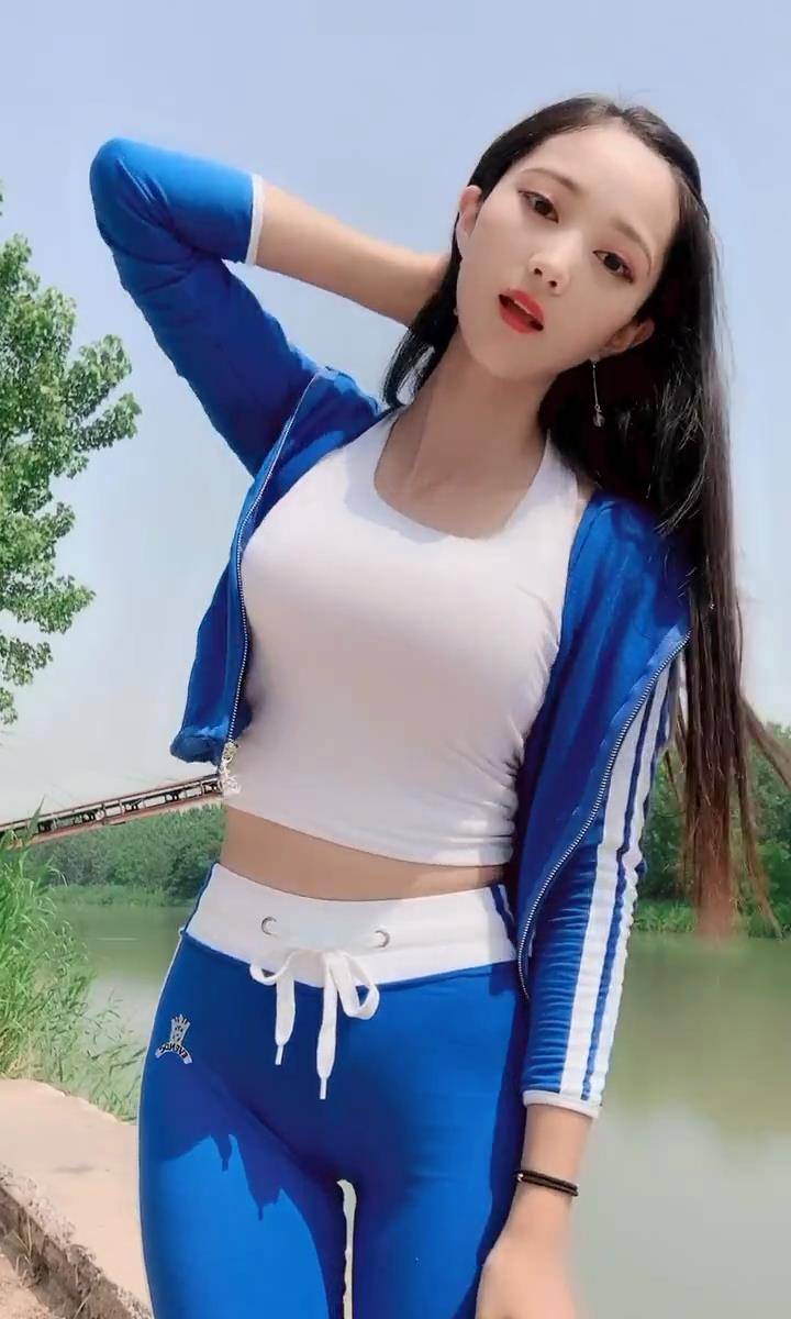 原创这种运动搭配更加凸显腰身白皙细腻让窈窕好身材更美