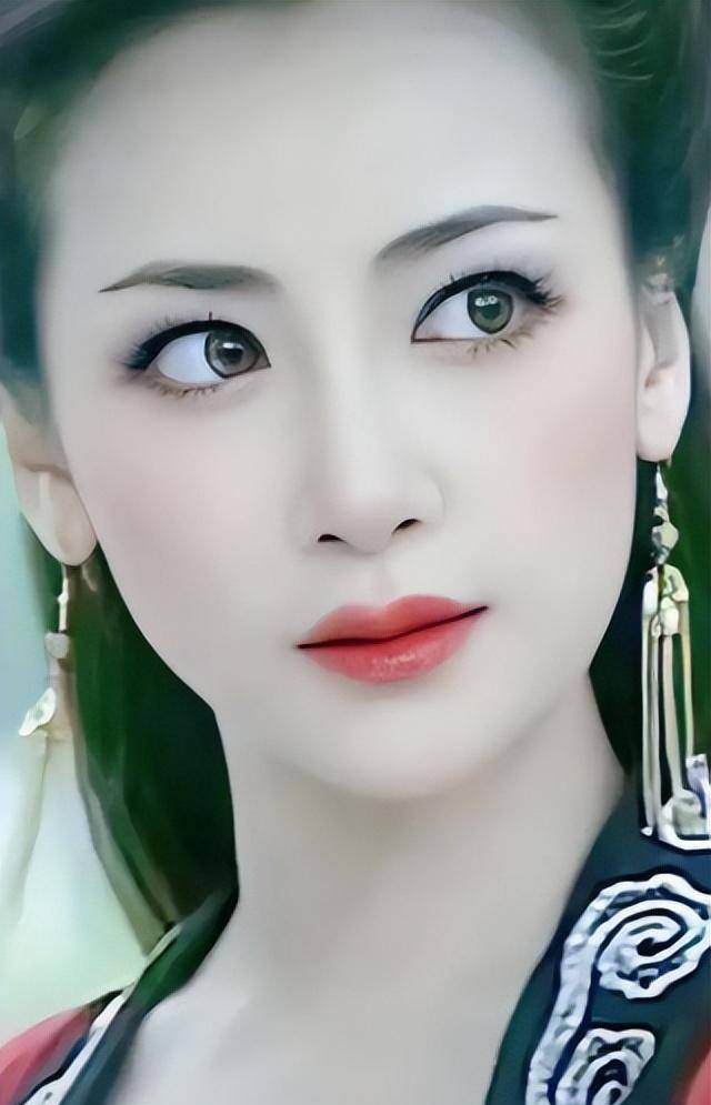 幸运的是,陈紫函不仅容貌绝佳还颇有演技,这让她在《山河令》中一露面