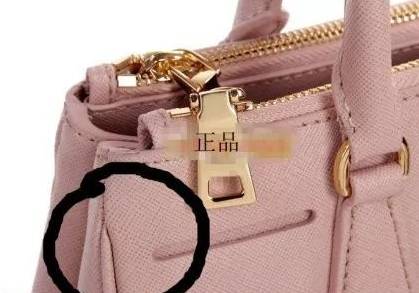 奢侈品鉴定庄达菲同款普拉达帆布包真假对比图