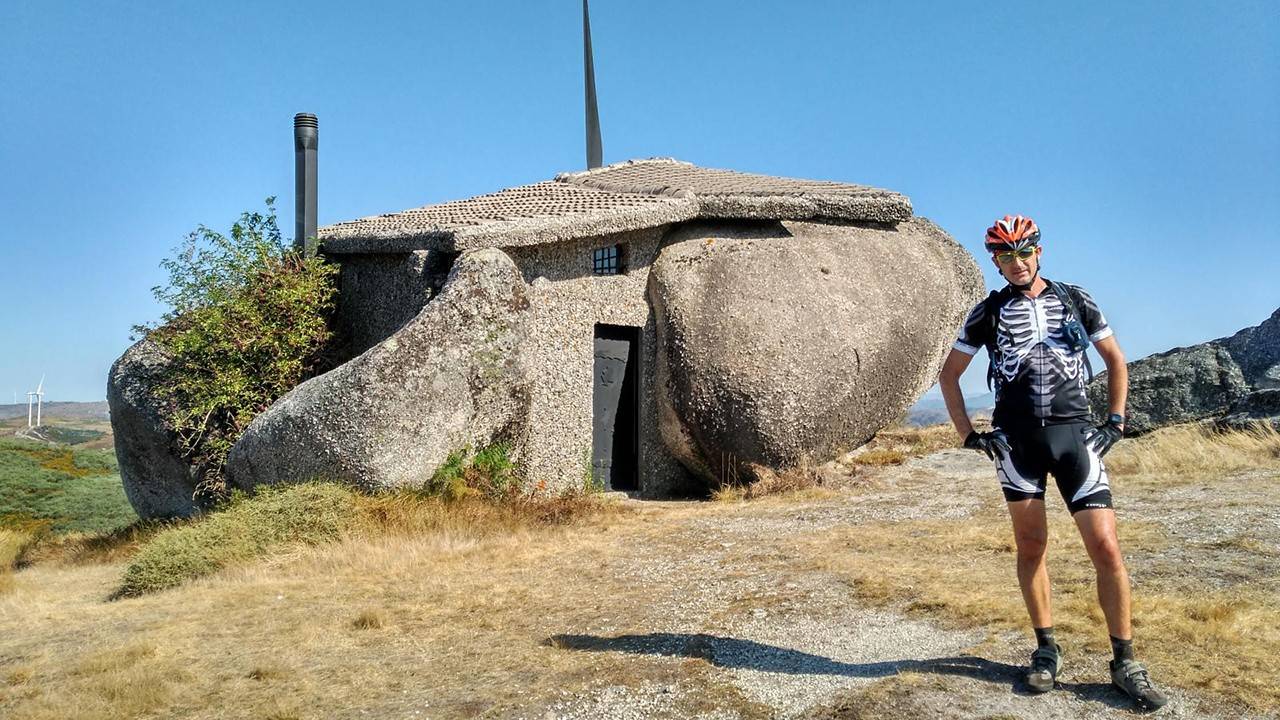 世界上最牛的石头小屋:完全由石头挖掘而成,吸引数万游客参观!