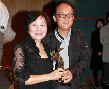 2,方平&鲍起静对待婚姻,苗侨伟有一套保鲜法则,他常说:"作为,签婚书时