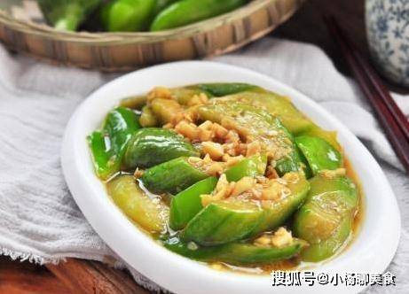 美食推薦:糖醋絲瓜,油辣椒,家常西葫蘆肉末豆腐,南瓜金針菇湯_做法