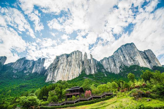 中国最美的地方，位于北纬三十度上，被称之为湖北的香格里拉