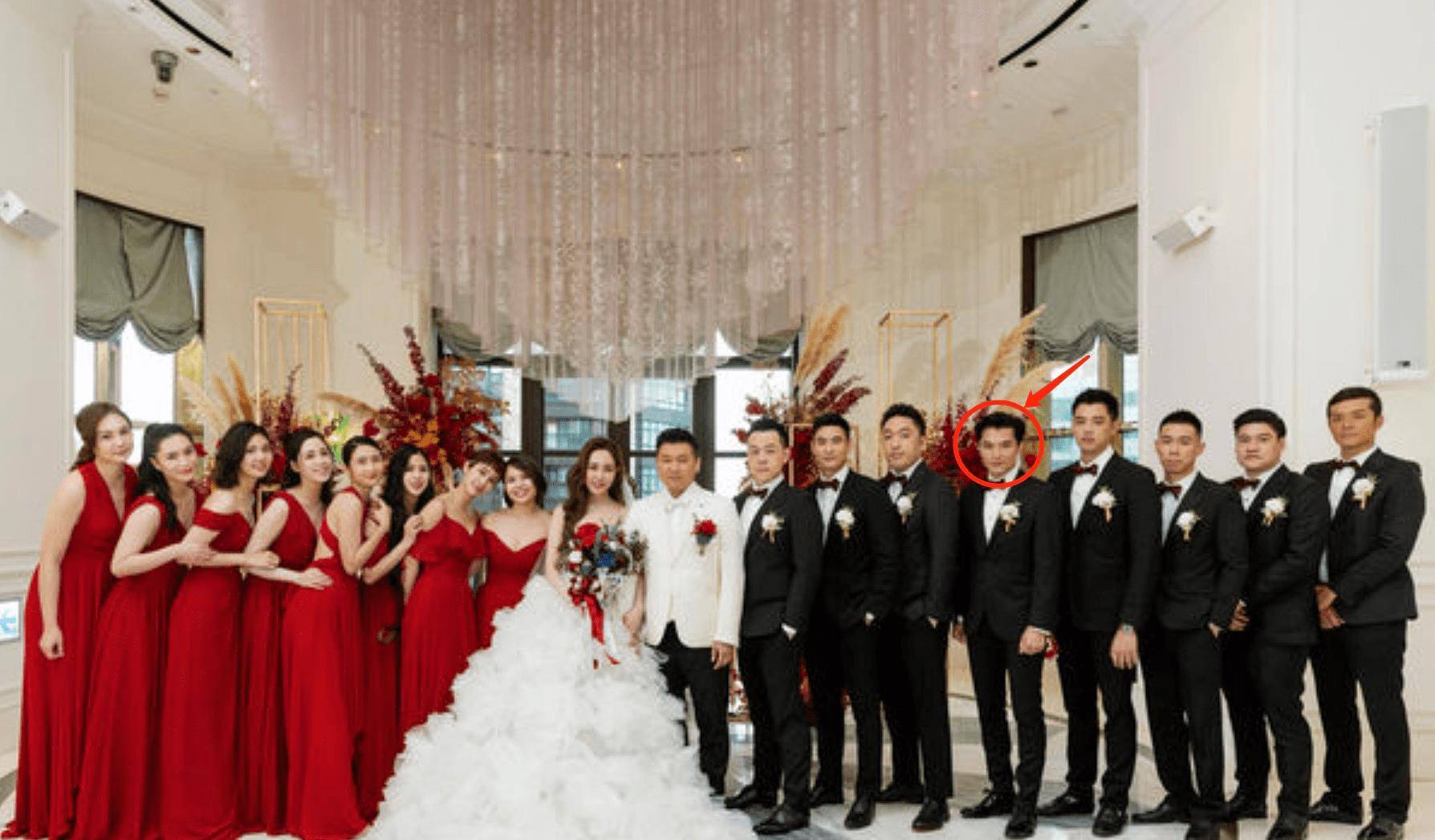 原创邱泽许玮甯闪婚后罕见合体参加好友婚礼两人一路十指紧扣不放