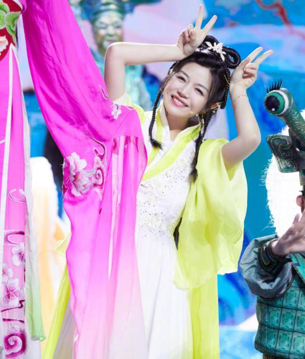 岁仍保持着一张初恋脸,古装造型曝光,网友:美爆了_陈妍希_少女_电视剧