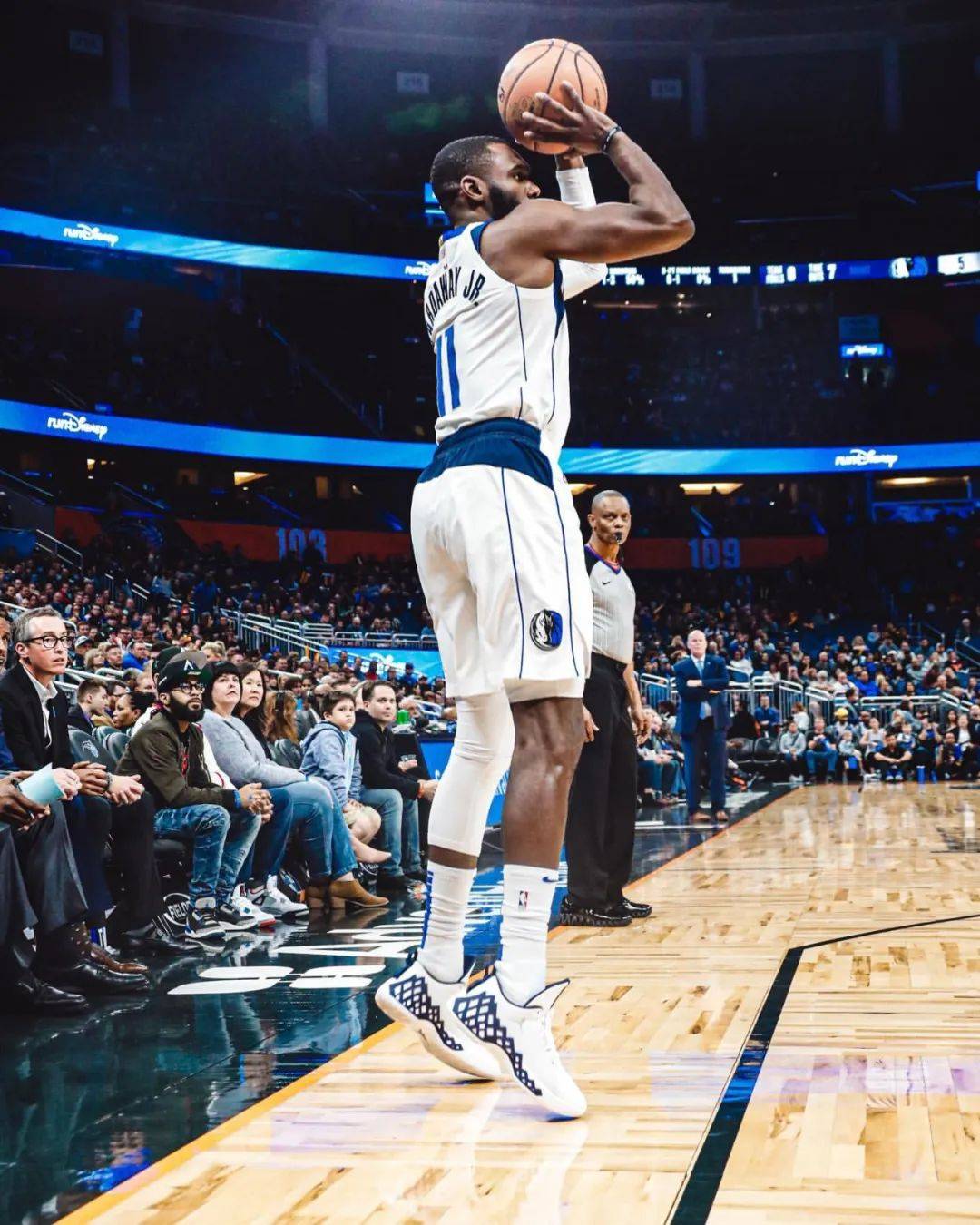 儿子签下7500万大合同_哈达威_赛季_独行侠