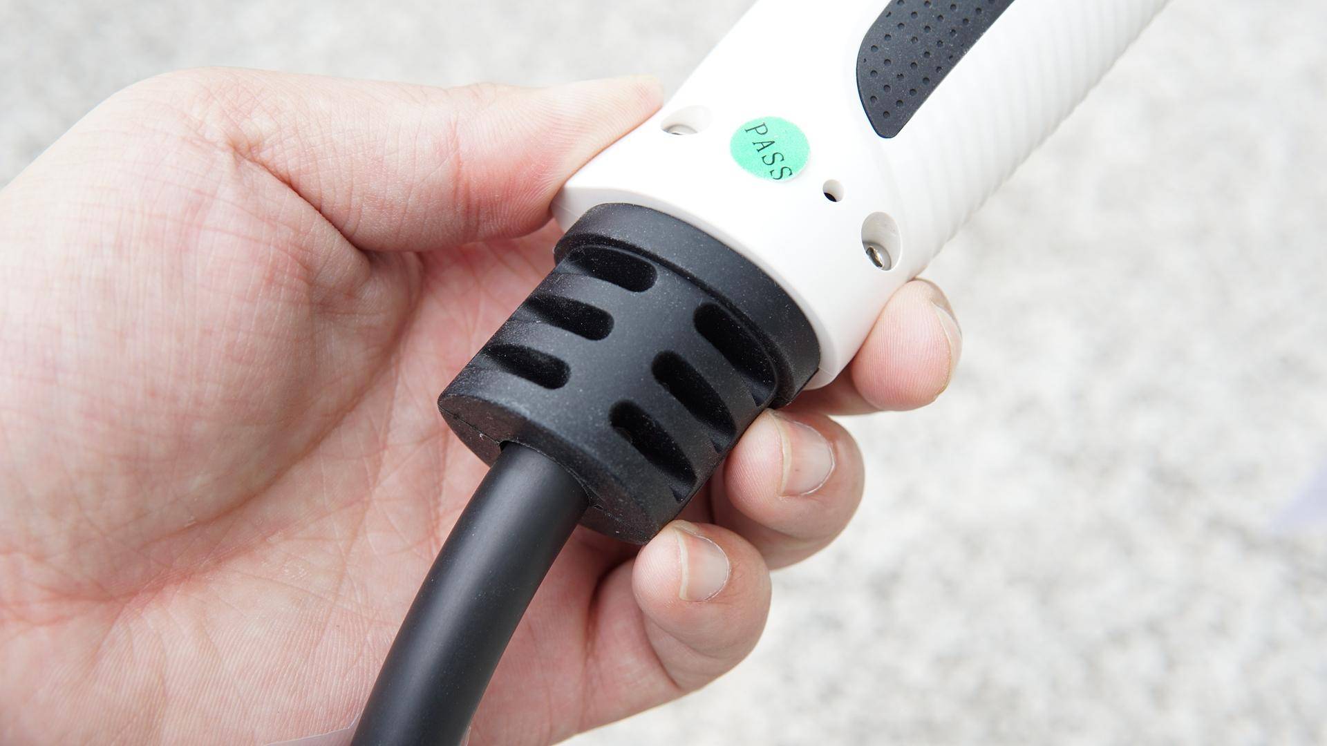 orico便携式充电枪测评免接地有插座就能充