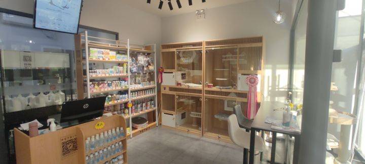 一家可以喝咖啡的小佩宠物与宠物咖啡店的区别