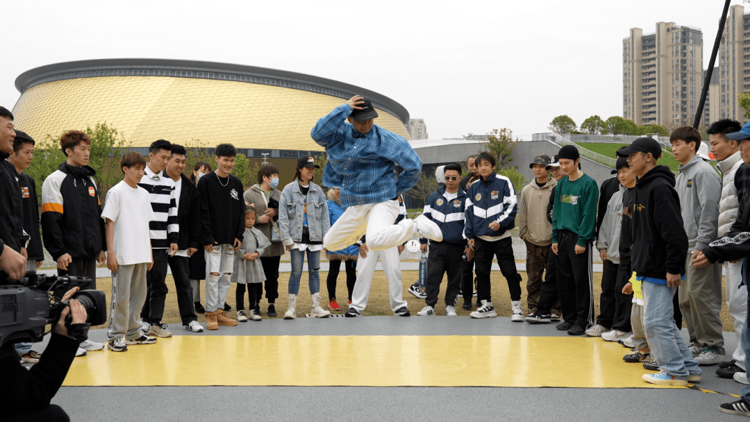 街舞迎亚运街头出道征战亚运运河公园霹雳舞进行时