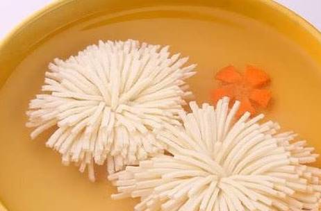 日本厨师在中国厨师面前"秀"刀功面包切成80片,被两