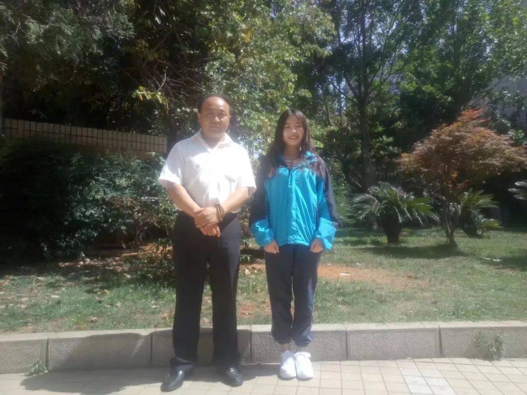 做有爱心有情怀一专多能的教育者云南长水实验中学周凯