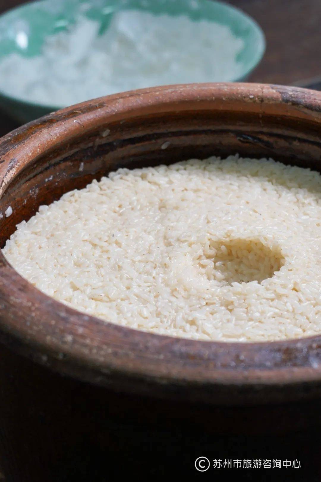 一年只卖一季访苏州百年老店解密苏式酒酿饼