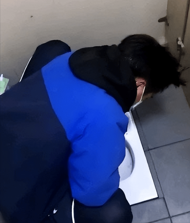 包含偷窥地球的词条