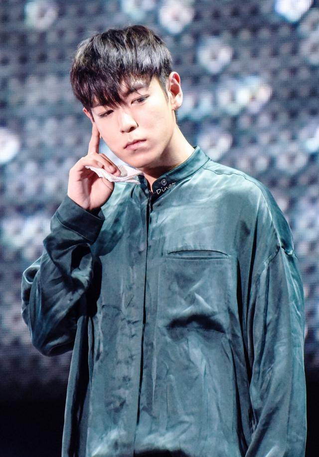 原创崔胜铉借bigbang回归的噱头发布ins希望自己以男人的身份复出