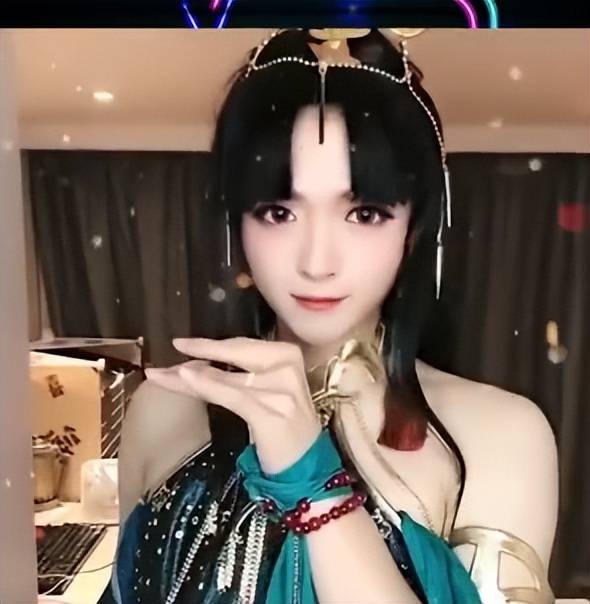 原创男扮女装的cosplay你迷恋的不是美女而是一个男神