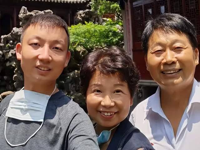 熊磊的种种表现,一直都是不得人心,楷楷作为熊磊的儿子,也多次遭到