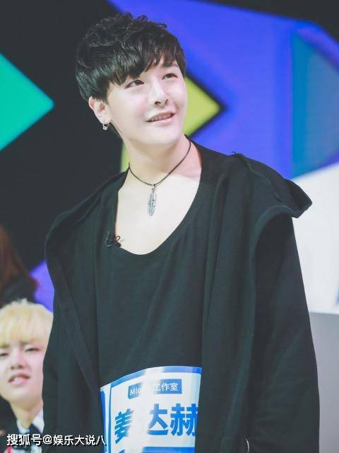 男友花0.2亿球球无奈解除婚约,和天佑谈恋爱整容上瘾,赵本山操碎了心