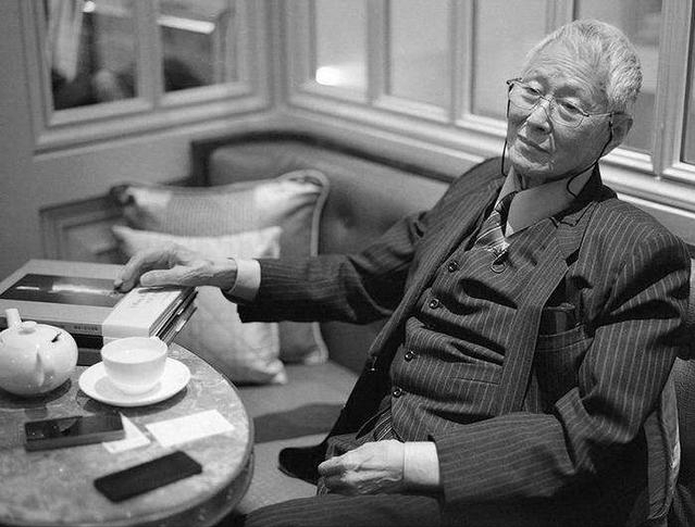 何藩,香港风月片的"一代宗师",也是儒雅一生的谦谦君子_何潘_摄影_作