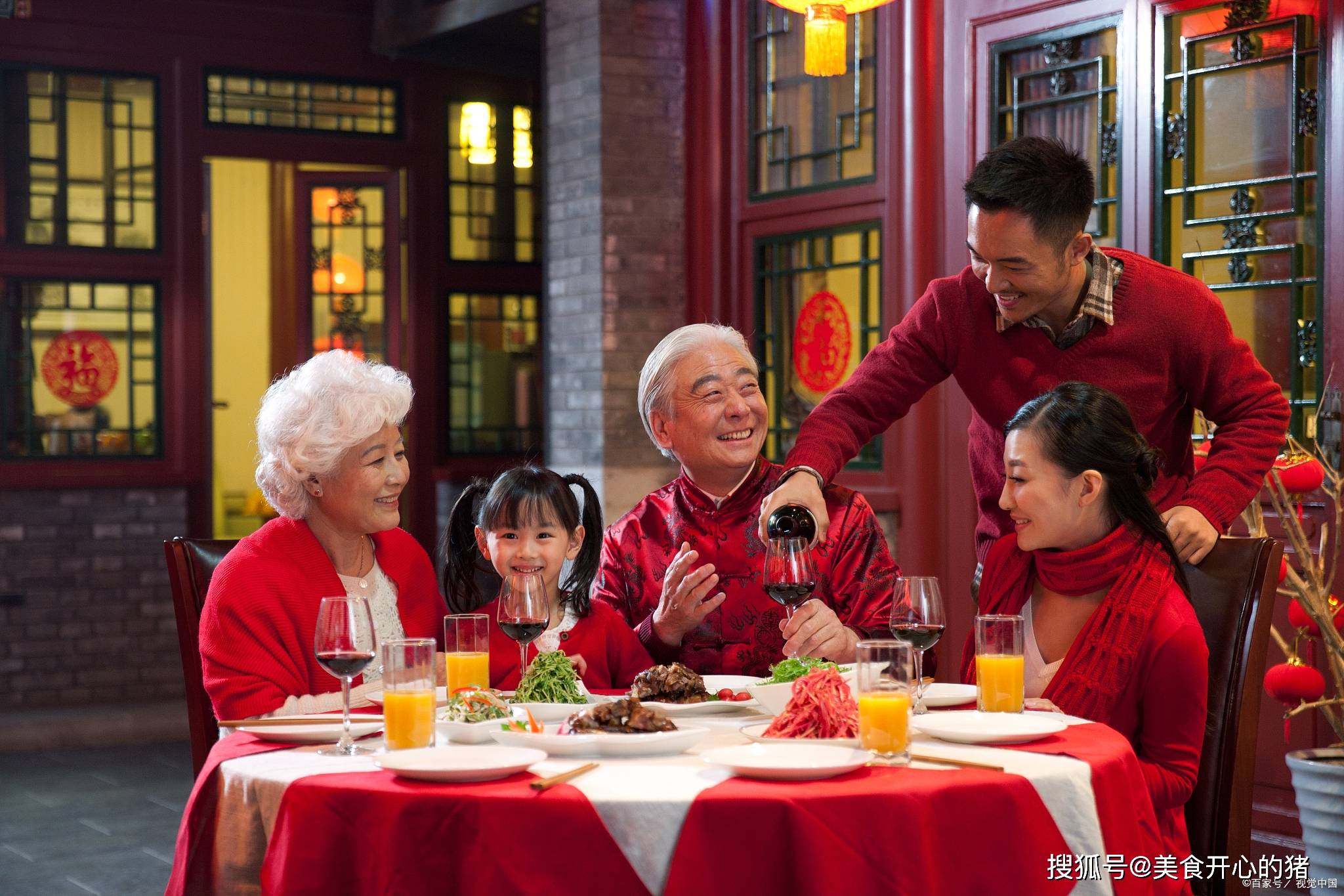 原创春节家宴喝啥酒酒鬼老爸点名喝珍酒茅台平替酒好喝有面子