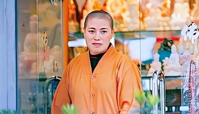 尼姑释智定:上下班有豪车接送,戴着假发穿黑丝,并多次和人结婚_史爱雯