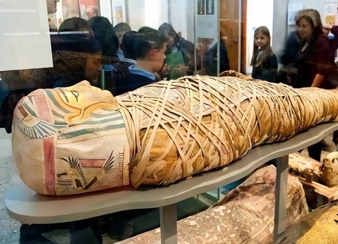 原创
埃及出土“神秘”石板,上面有七个小石洞,它在祭祀中有特殊作用