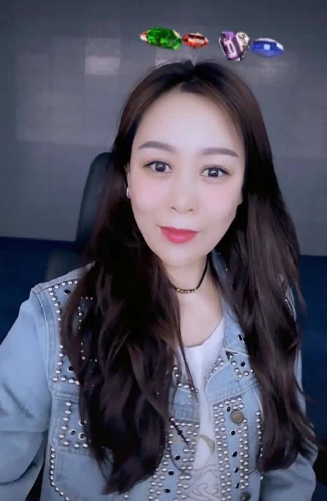 近照,爱情事业双丰收,豪宅背景墙曝光全是名酒_杨晓茹_视频_穿着