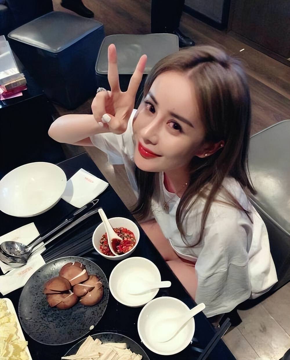 网红韦雪的传奇人生狂捞沪上皇9亿摇身一变成女强人