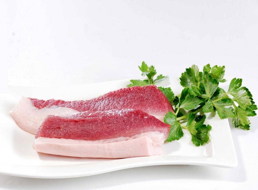 精品,每头成年猪可只有三公斤左右,简直是猪中"二刀肉"猪的饲养时间在