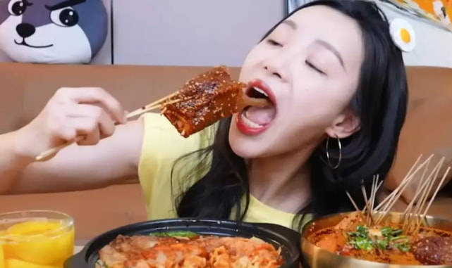 1690w粉的小贝饿了人设翻车网友自私没素质