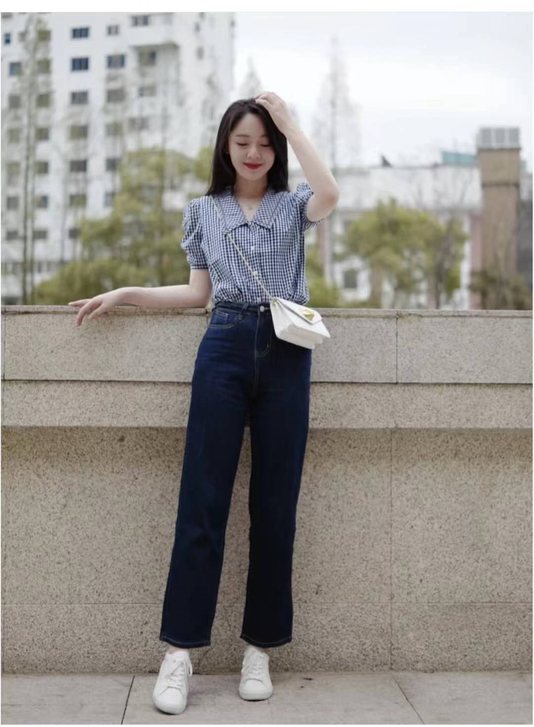 法式复古感穿搭:春夏很复古清新的格子衬衫搭配牛仔裤,一套很有法式