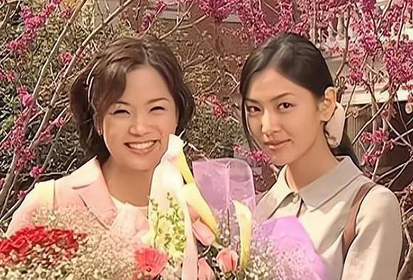 金素妍搭档张东健爆红37岁嫁给李尚禹如今怎样了