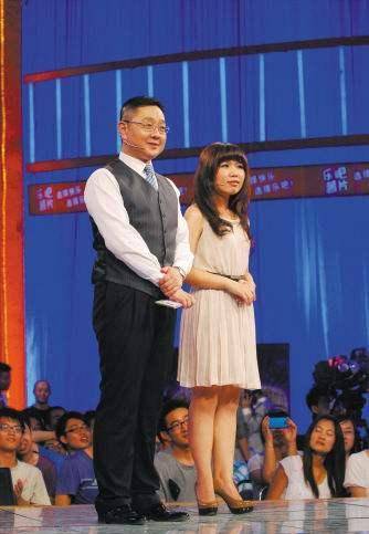 原创47岁张绍刚近照妻子背景很强大儿子长得像父亲