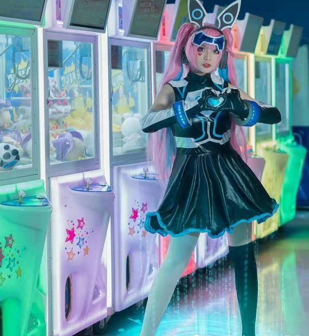 16岁高中生cos安琪拉,却被腿上的"阴阳袜"抢镜,网友:怪不得会心动