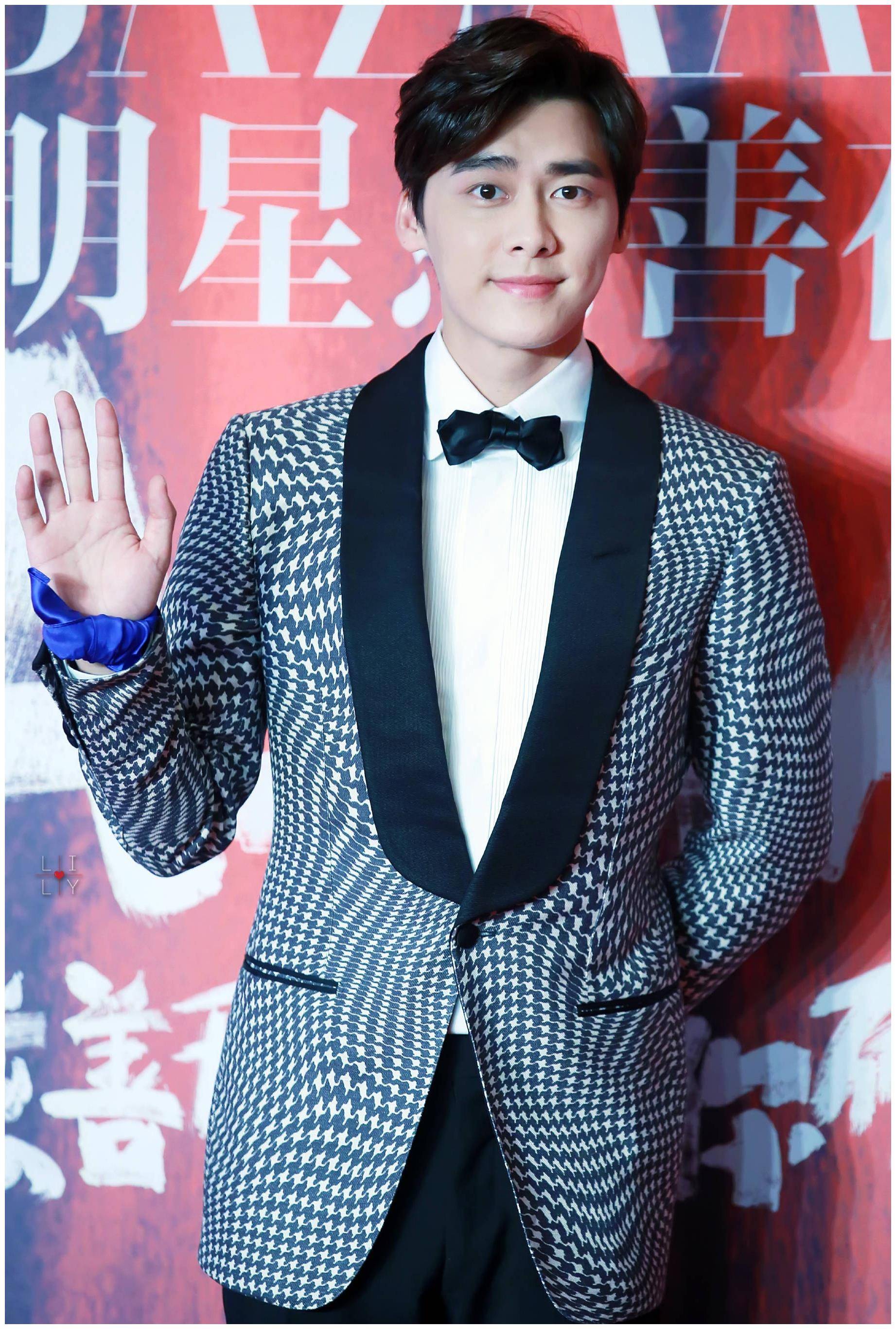 原创李易峰井柏然同穿千鸟格外套成熟绅士稳重干练很有潮流范儿