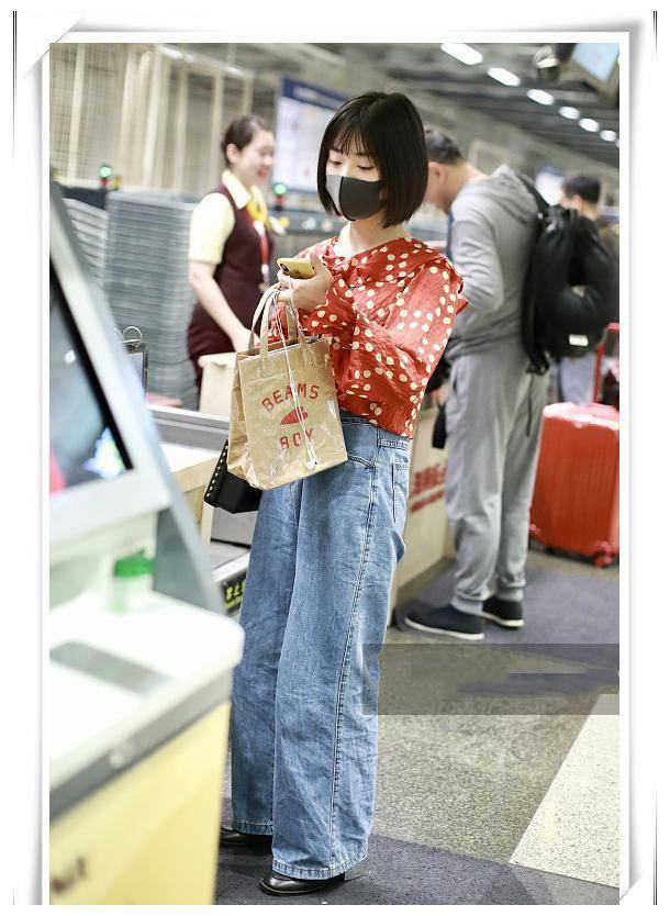 佩服沈月的勇气!160身高挑战180阔腿裤,看到效果后笑喷!