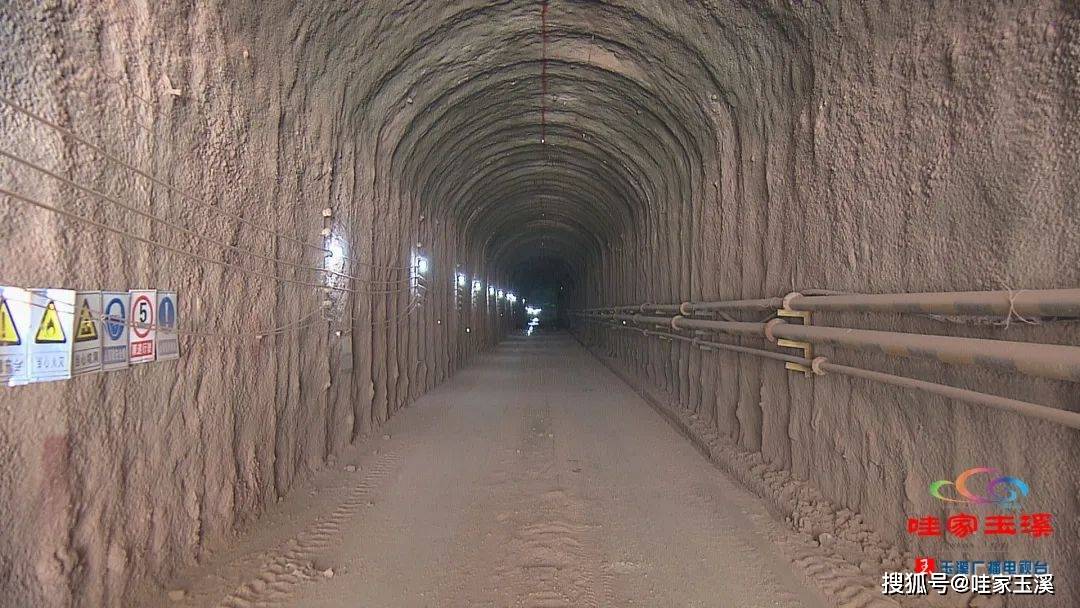 全线首个滇中引水工程黄草坝隧洞顺利贯通