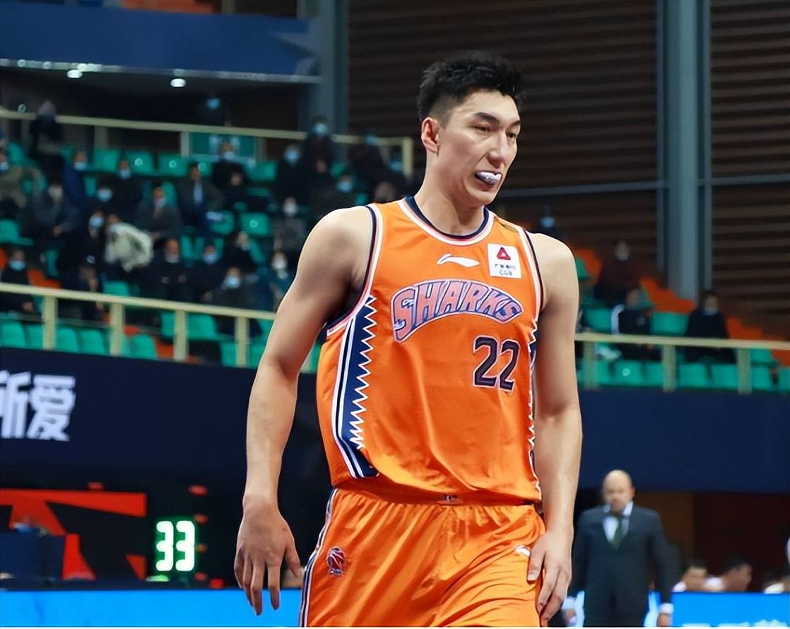 嘴角鼻孔出血流一地,闫军不吹违体闹大笑话_白克_比赛_广厦