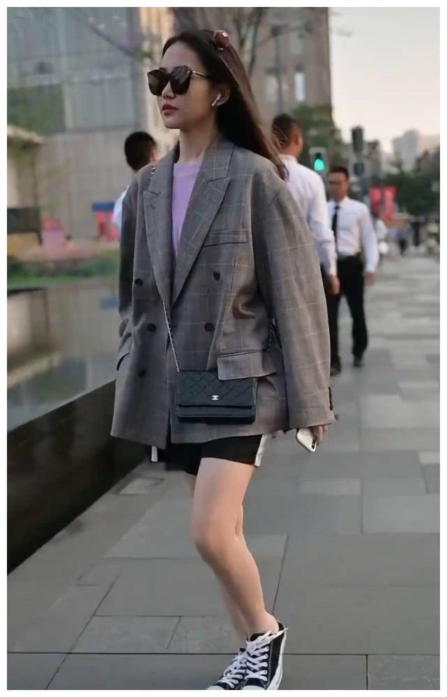 "混搭风"悄然火起来了,西装 运动裤,效果让人太惊喜了_风格_姐姐_服装