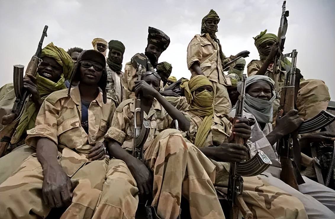 进入80年代后,苏丹邻国乍得爆发内战,并很快影响了达尔富尔