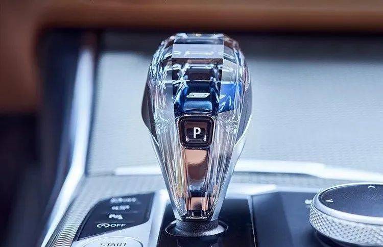 这是宝马原厂的水晶换挡杆水晶档把安装教程