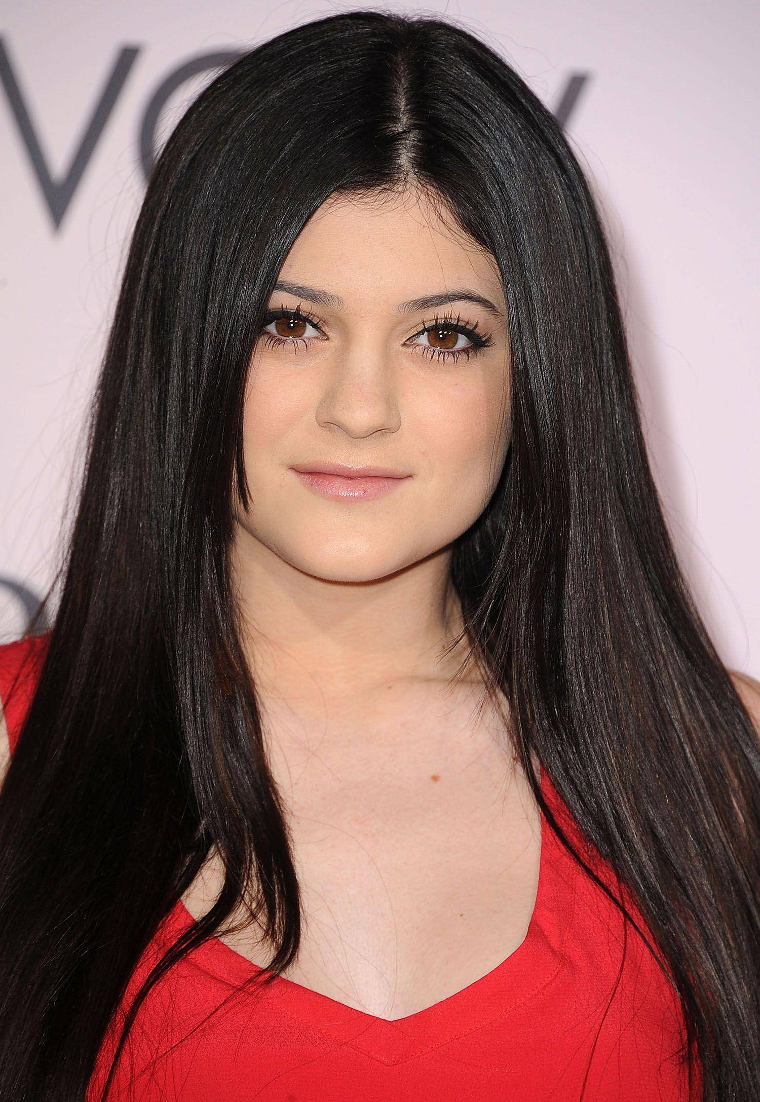 詹娜素颜近照,终于相信她没整容了,看着不像22岁_杰奎琳_凯特琳